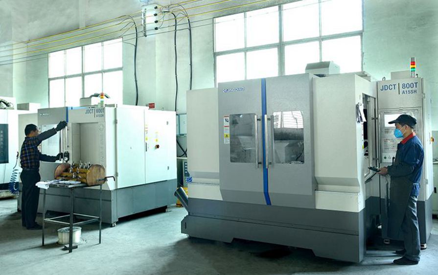 Mesin CNC untuk Pembuatan Cetakan Melamin