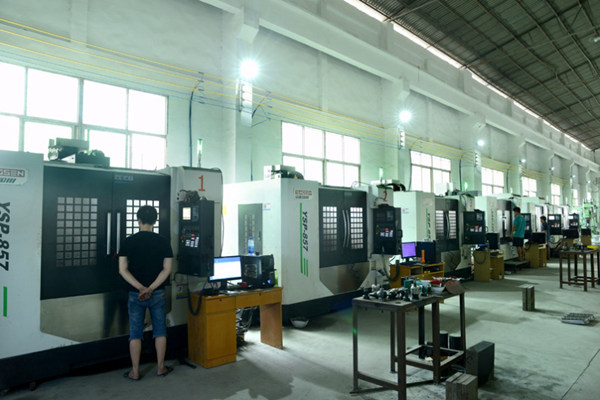 Mesin CNC di Pabrik Shunhao