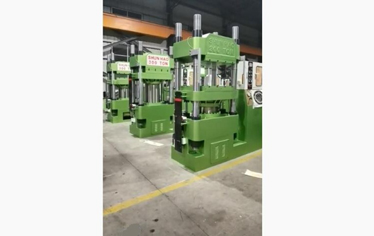 PENJUALAN PANAS! Shunhao 300 Ton Melamin Press Moulding Machine untuk Pelat Melamin