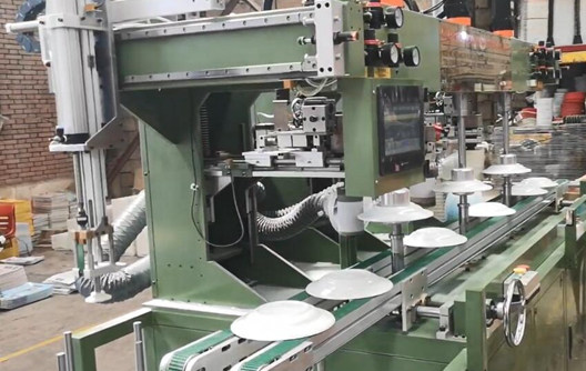 Mesin Pemangkas Otomatis Bekerja di Luar China